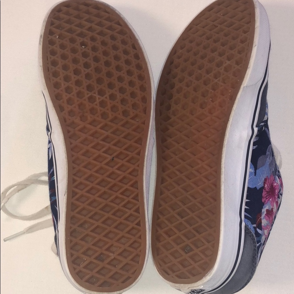 Vans - Picture 6 of 6